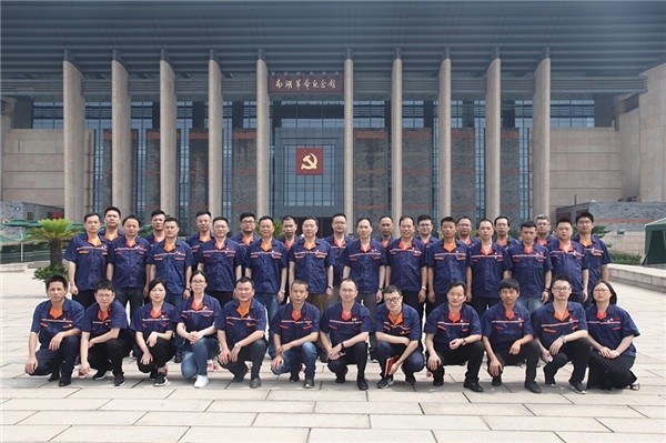 党员干部参观南湖革命留念馆